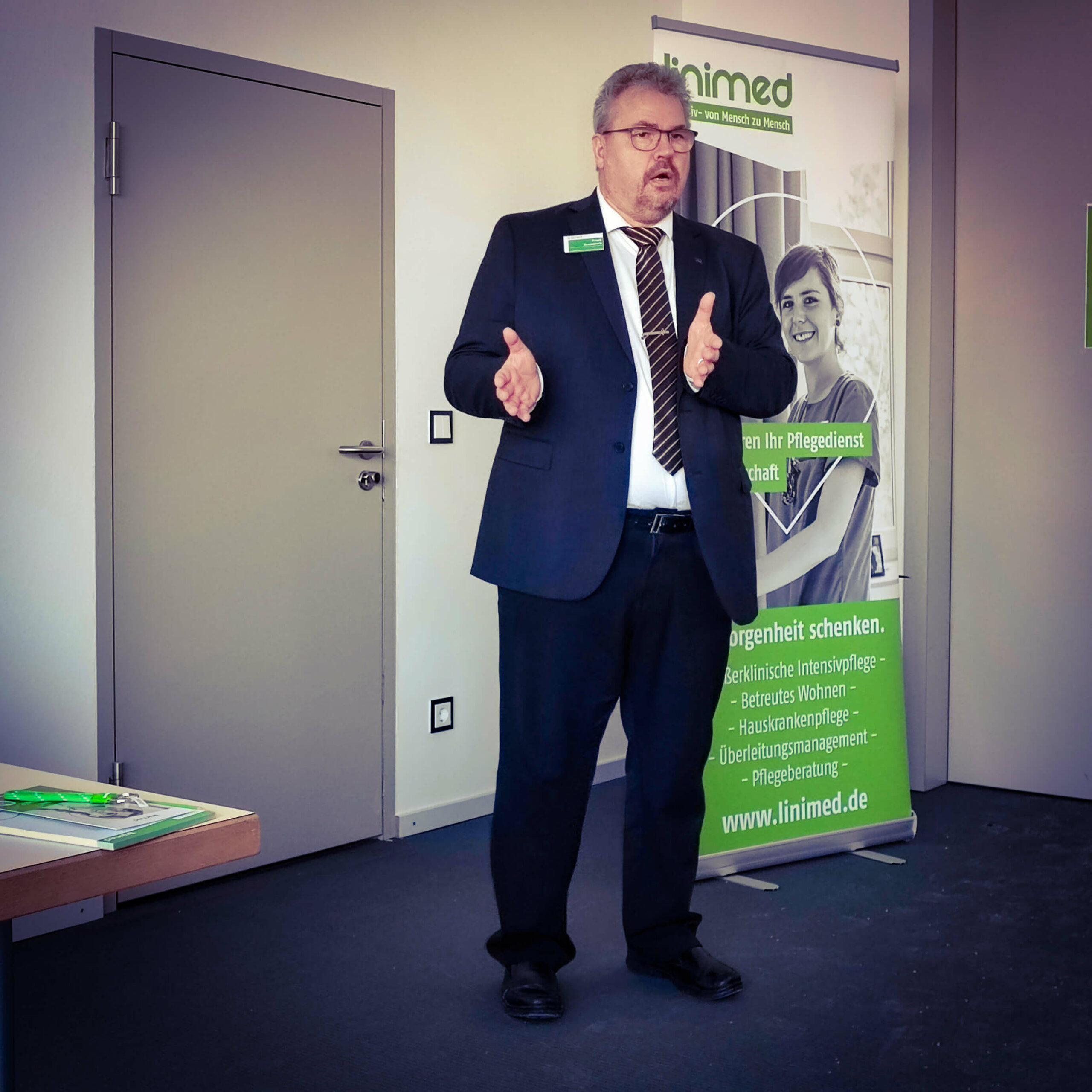 Frank Becwarsch bei einem Vortrag zum Locked In Syndrom